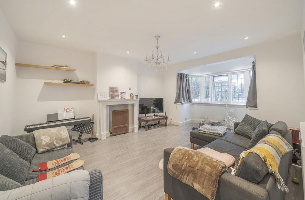 Property photo 3 of 18