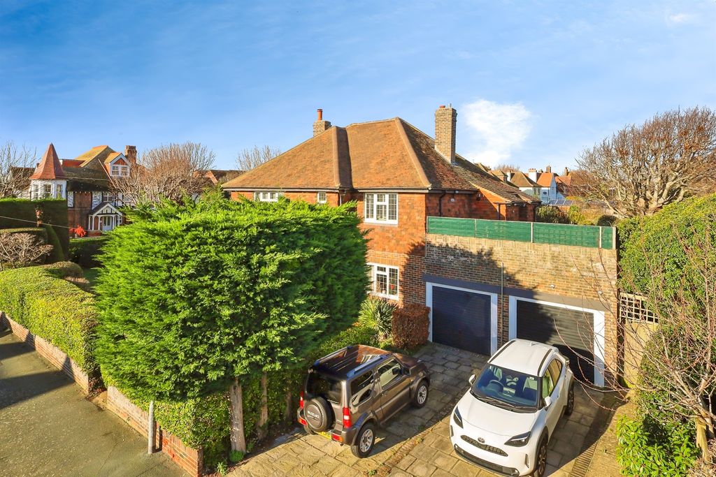 Property photo 3 of 17