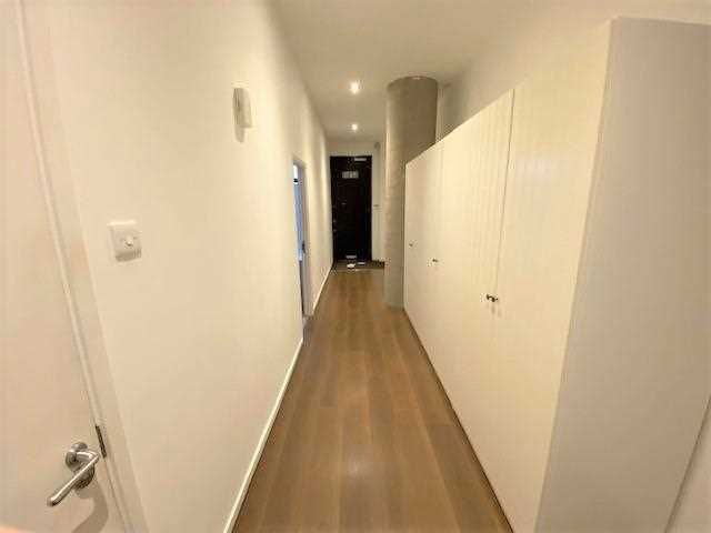 Property photo 2 of 11 Entrance Hall