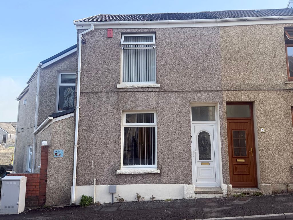 Property photo 2 of 28