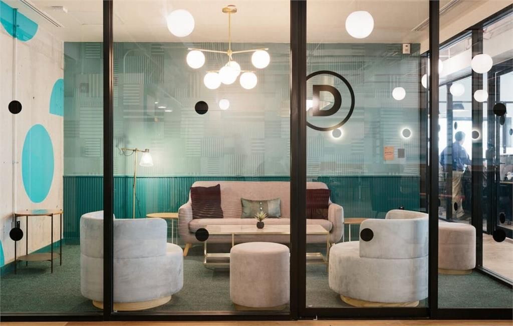 Property photo 3 of 7 Serviced Office In Buckingham Palace Road -London,