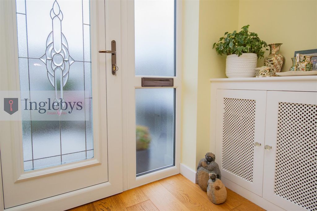 Property photo 3 of 28