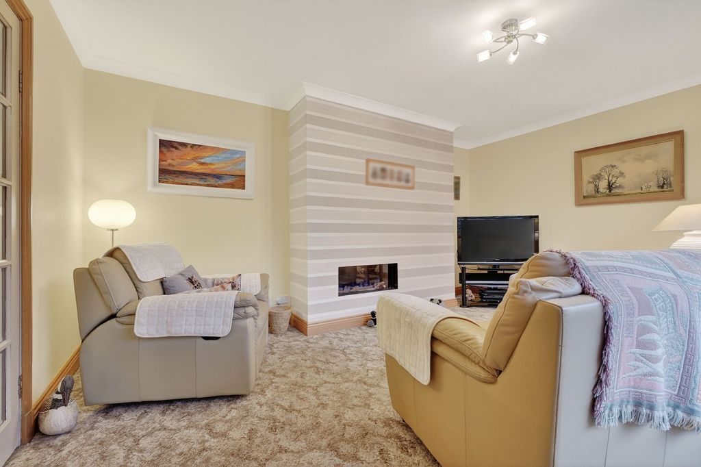 Property photo 3 of 28