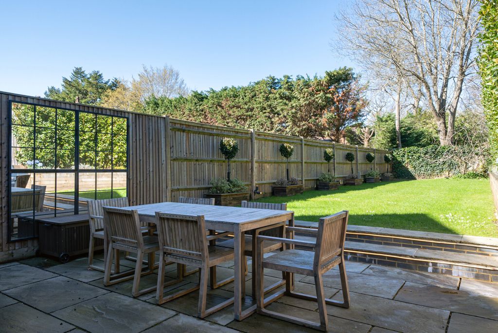 Property photo 3 of 27 Terrace