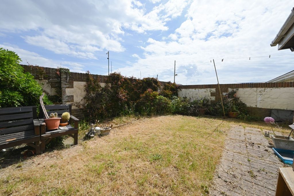 Property photo 2 of 20 Garden