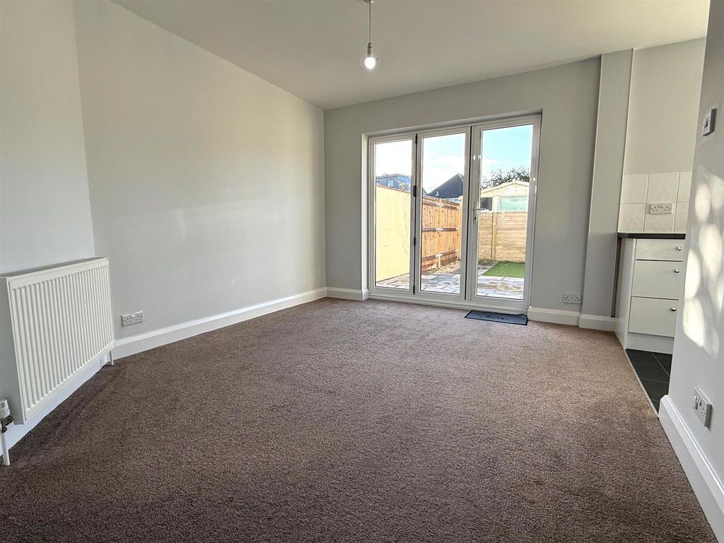 Property photo 3 of 18 Pic 4.Jpg