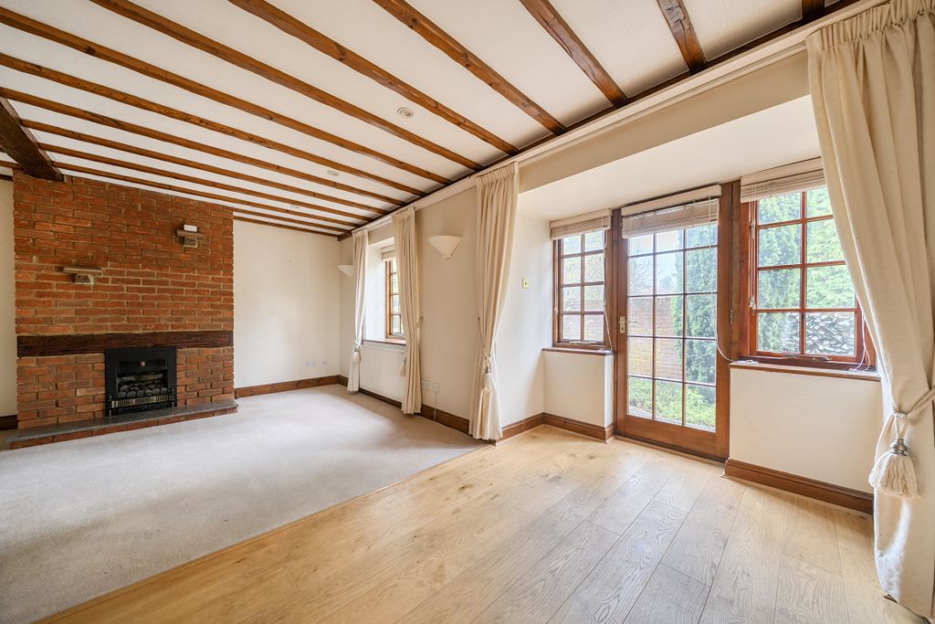 Property photo 3 of 10 Sitting/Dining Room