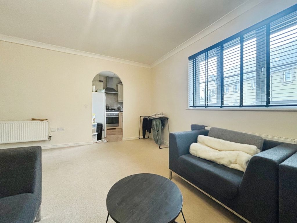 Property photo 3 of 7 Living Room