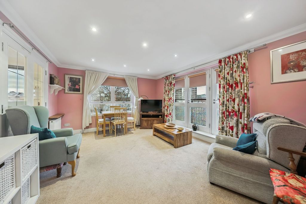 Property photo 2 of 21