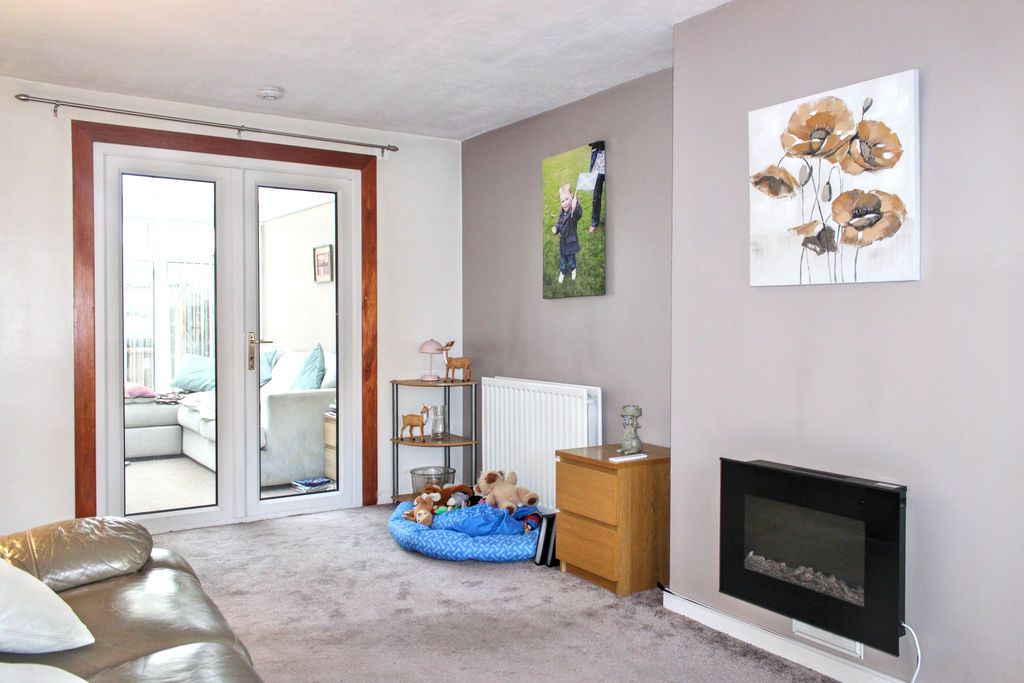 Property photo 3 of 15 Photo 6