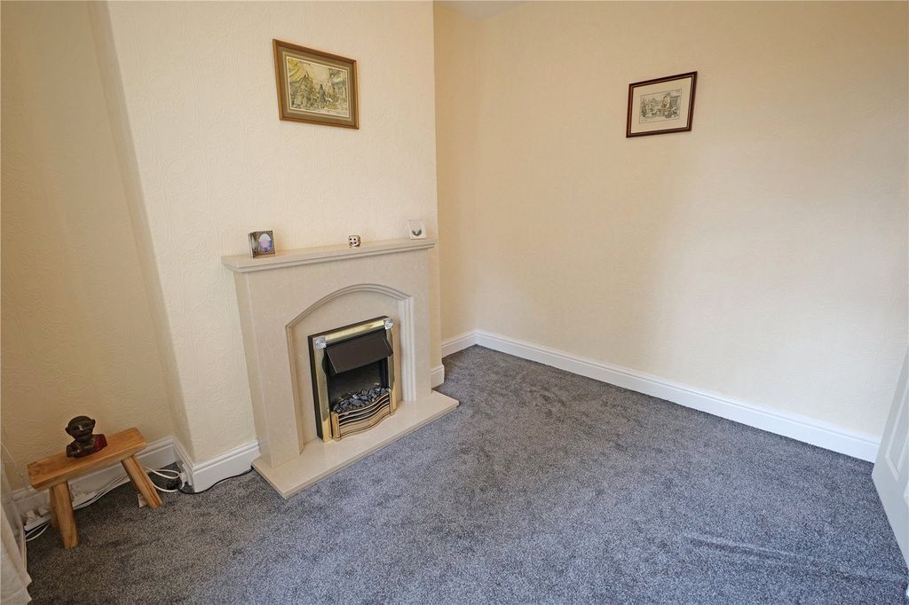 Property photo 3 of 16 Living Room