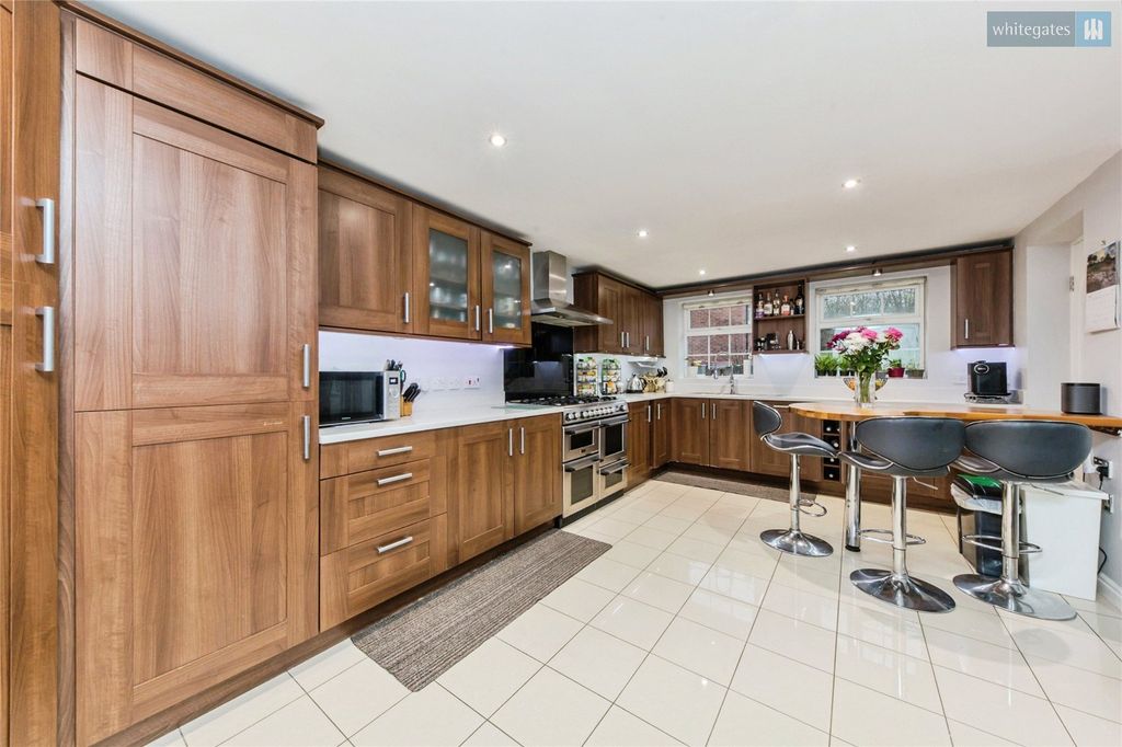 Property photo 3 of 33 Picture No. 04