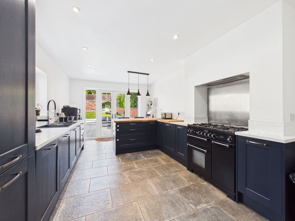 Property photo 2 of 22 Breakfast Kitchen