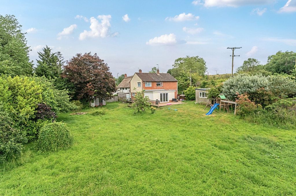 Property photo 2 of 13 Gardens