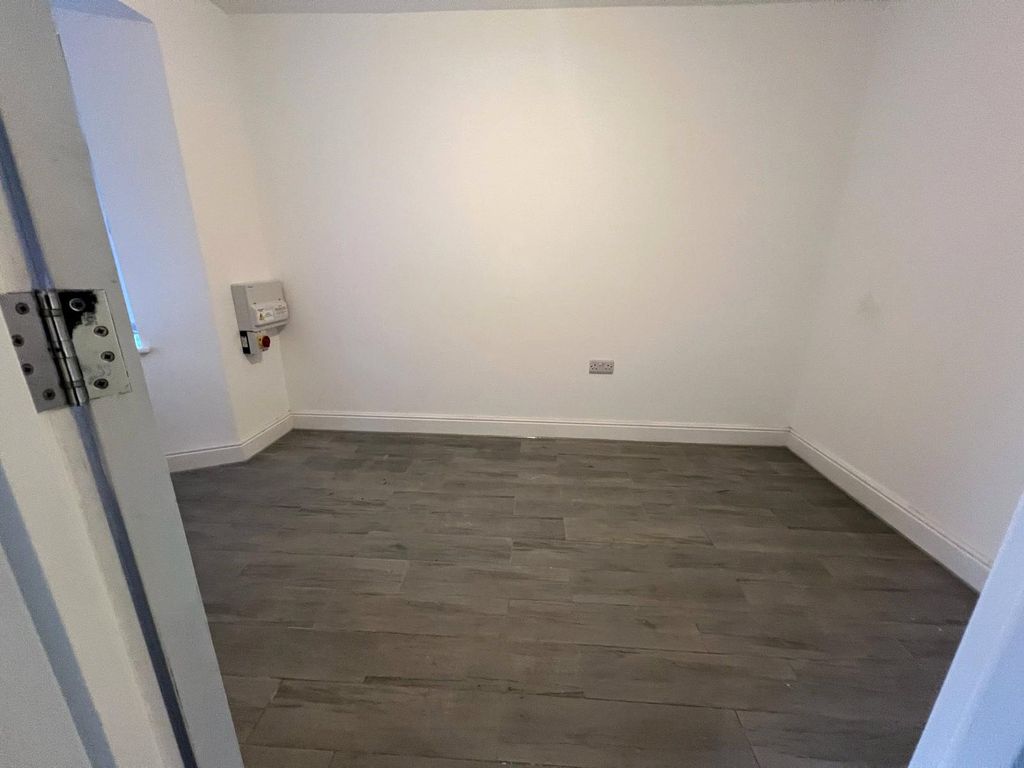 Property photo 2 of 14 Living Room