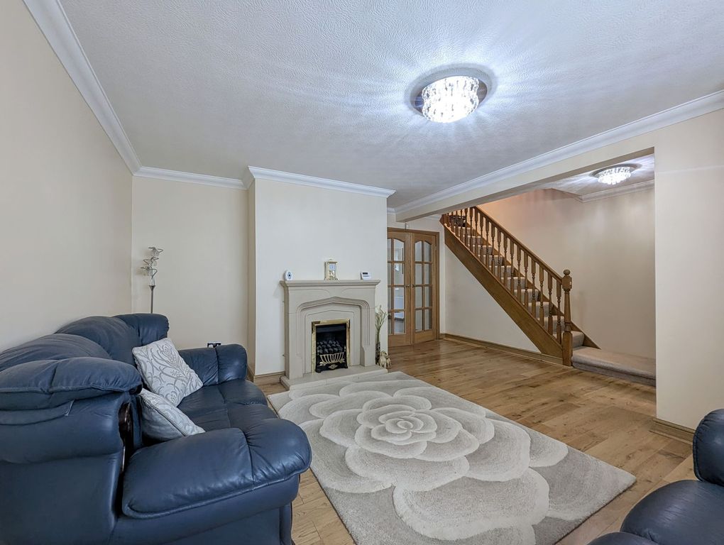 Property photo 2 of 27