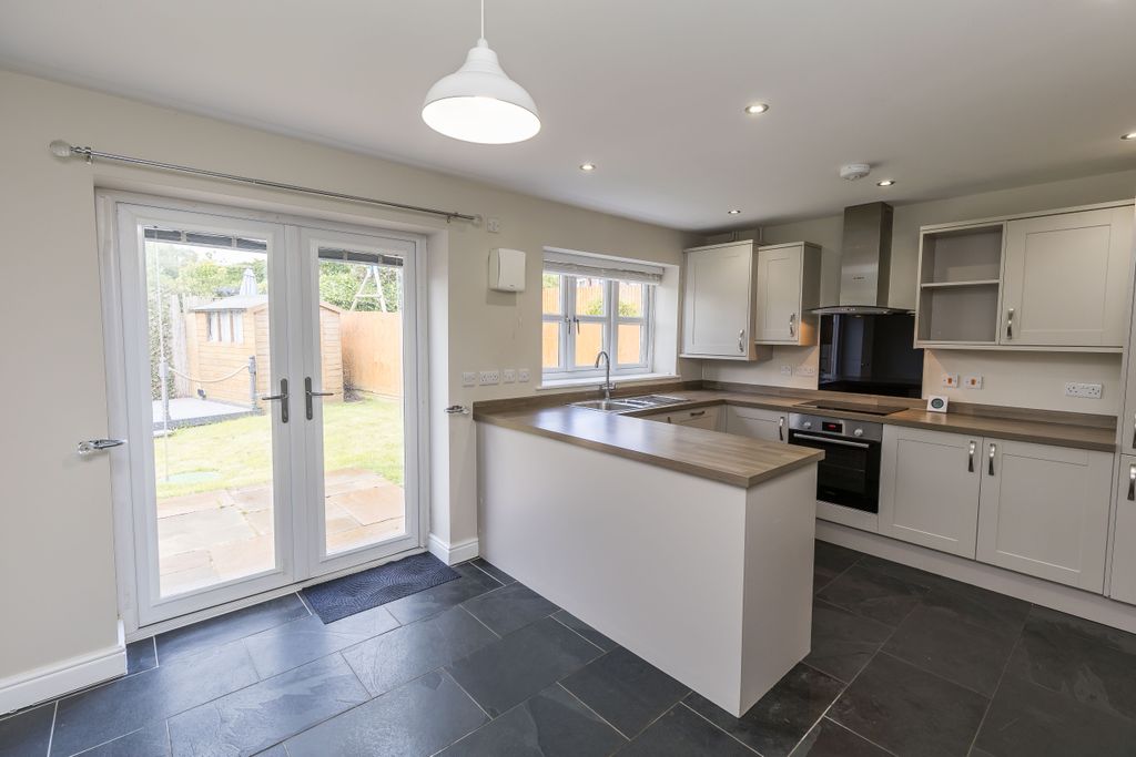 Property photo 2 of 21 11