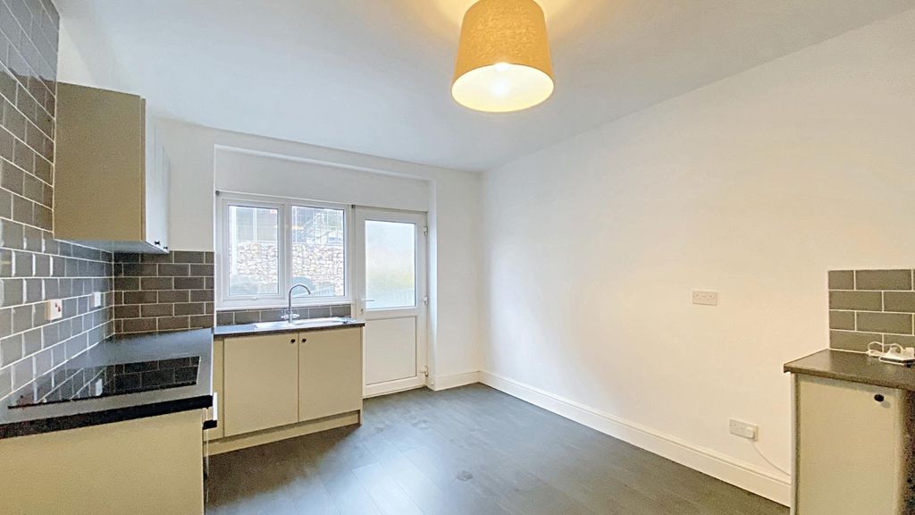 Property photo 2 of 8 -3Egedxguegvpizct3Oe1A.Png