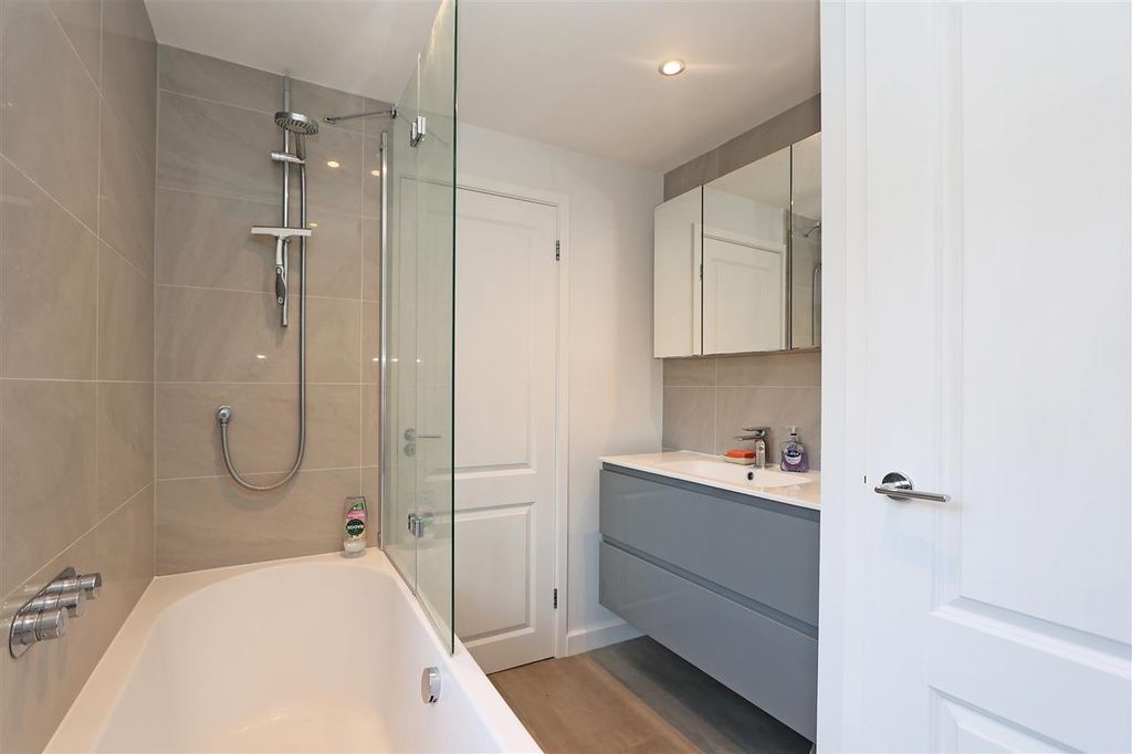 Property photo 3 of 13 Bathroom