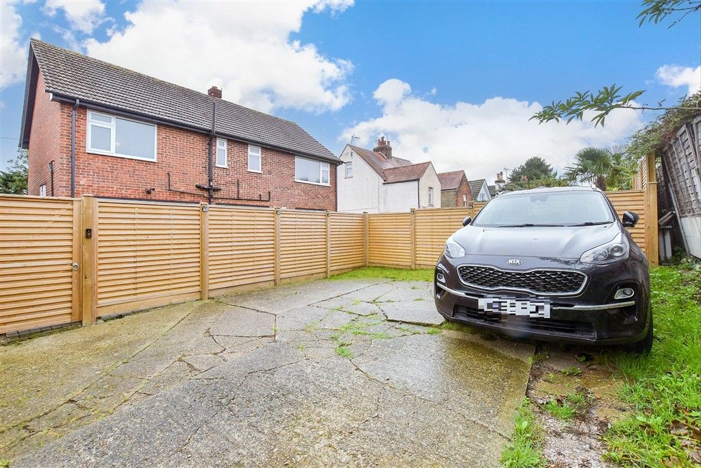 Property photo 2 of 16 Driveway/Parking