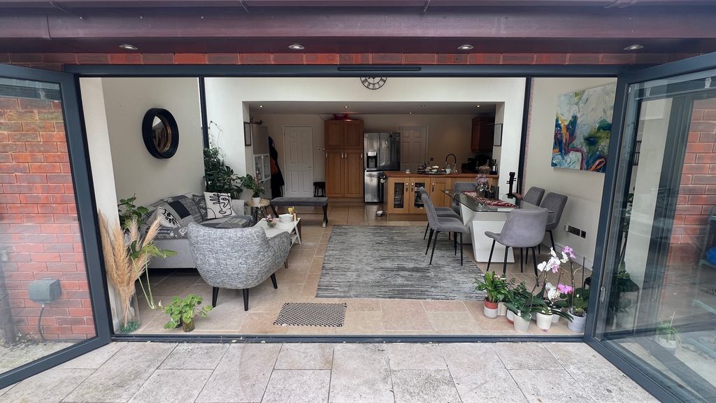 Property photo 2 of 16 Property