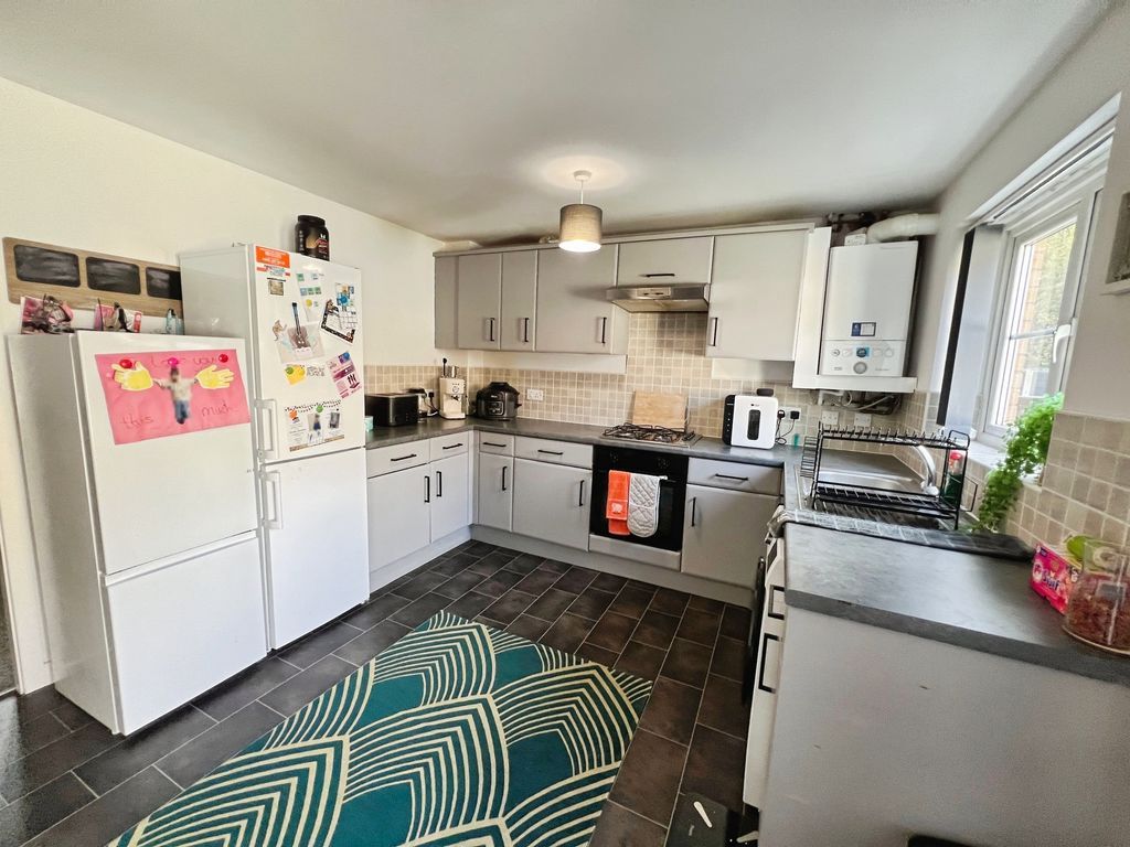 Property photo 3 of 16 Kitchen