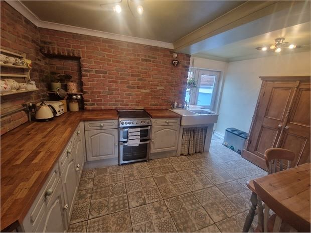 Property photo 3 of 11 Kitchen