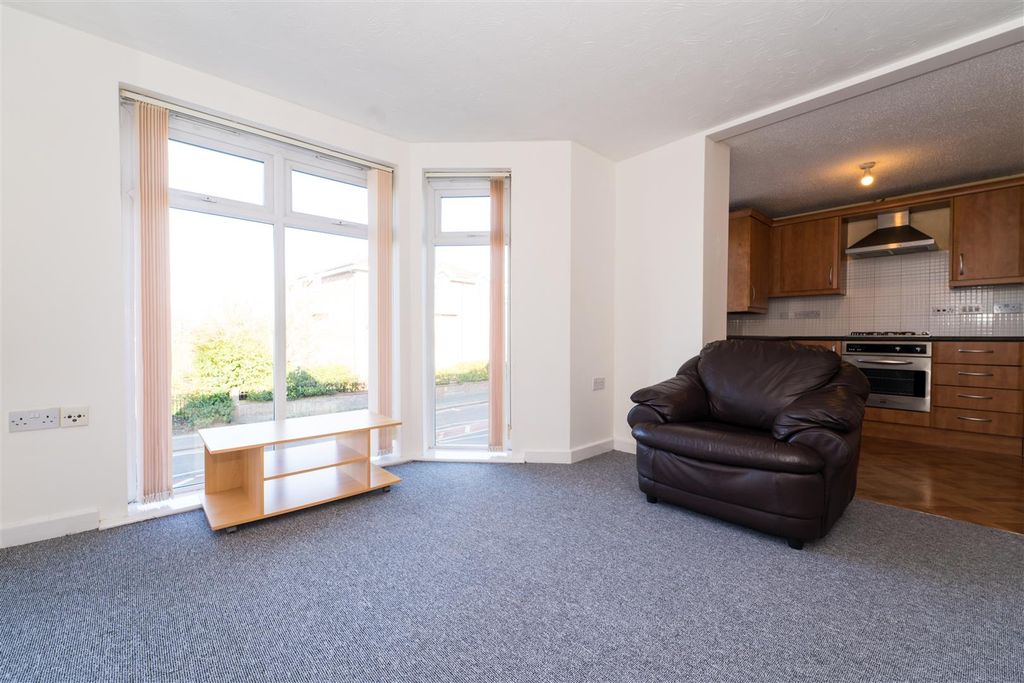 Property photo 2 of 11 Lounge