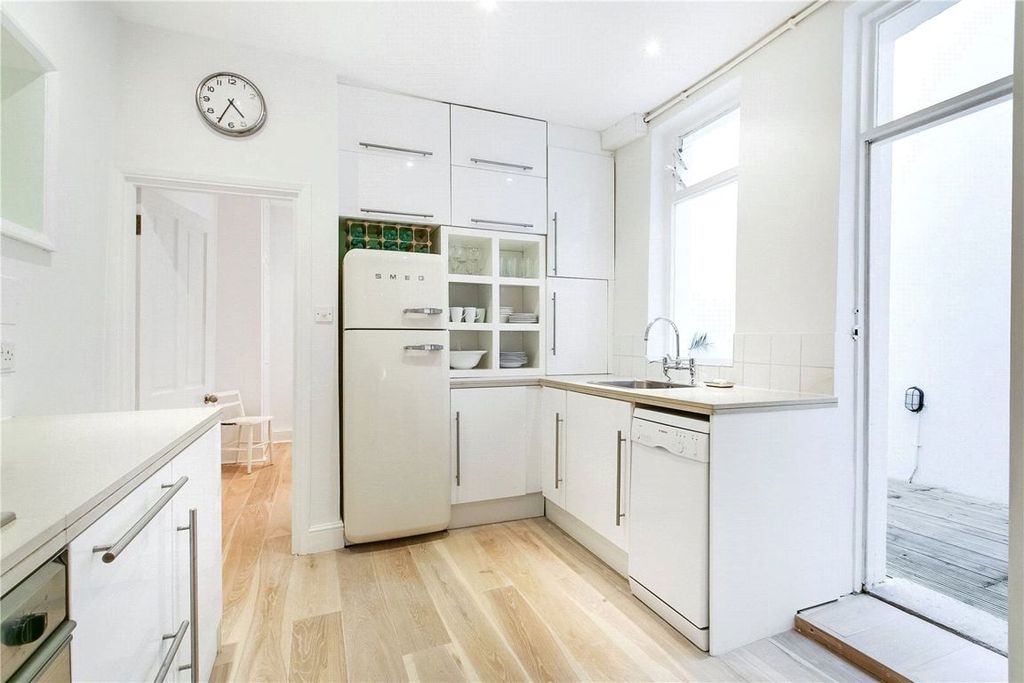 Property photo 3 of 8