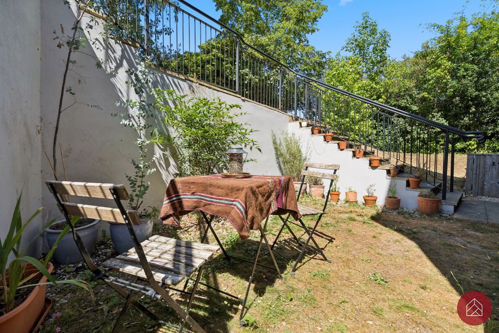Property photo 1 of 20 Private Garden
