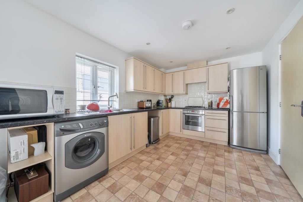 Property photo 3 of 19 Kitchen