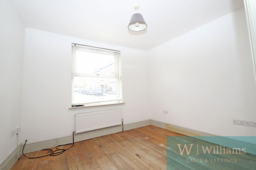 Property photo 2 of 10 Lounge