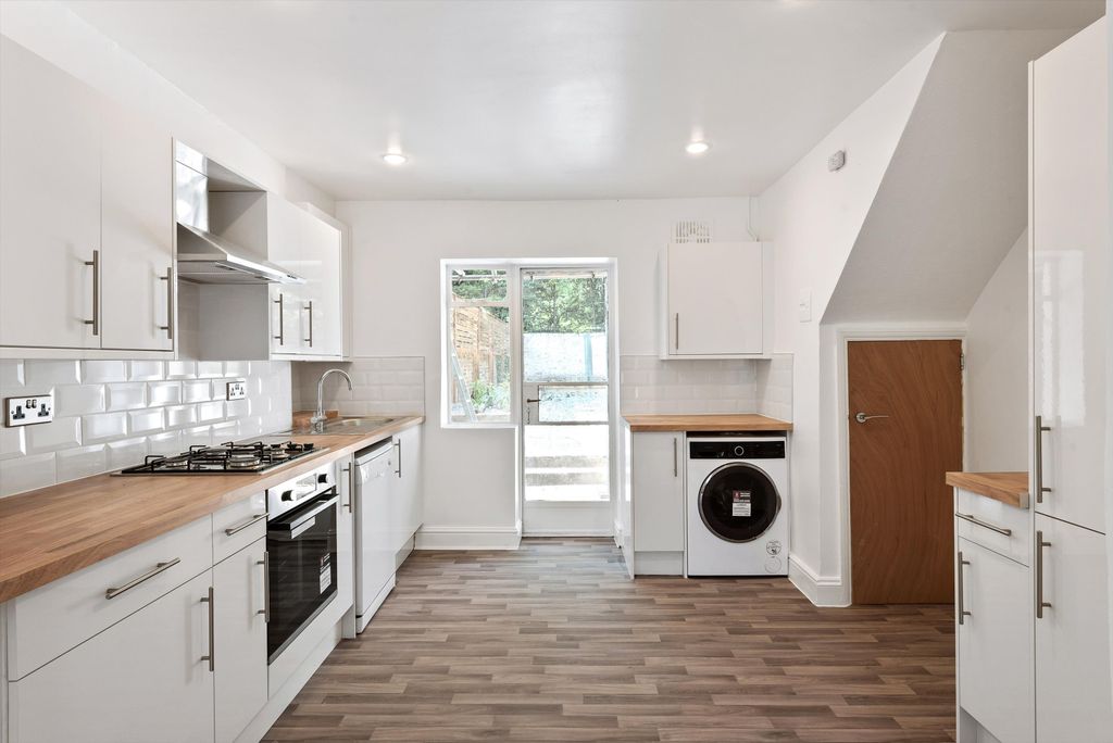 Property photo 2 of 14 Image