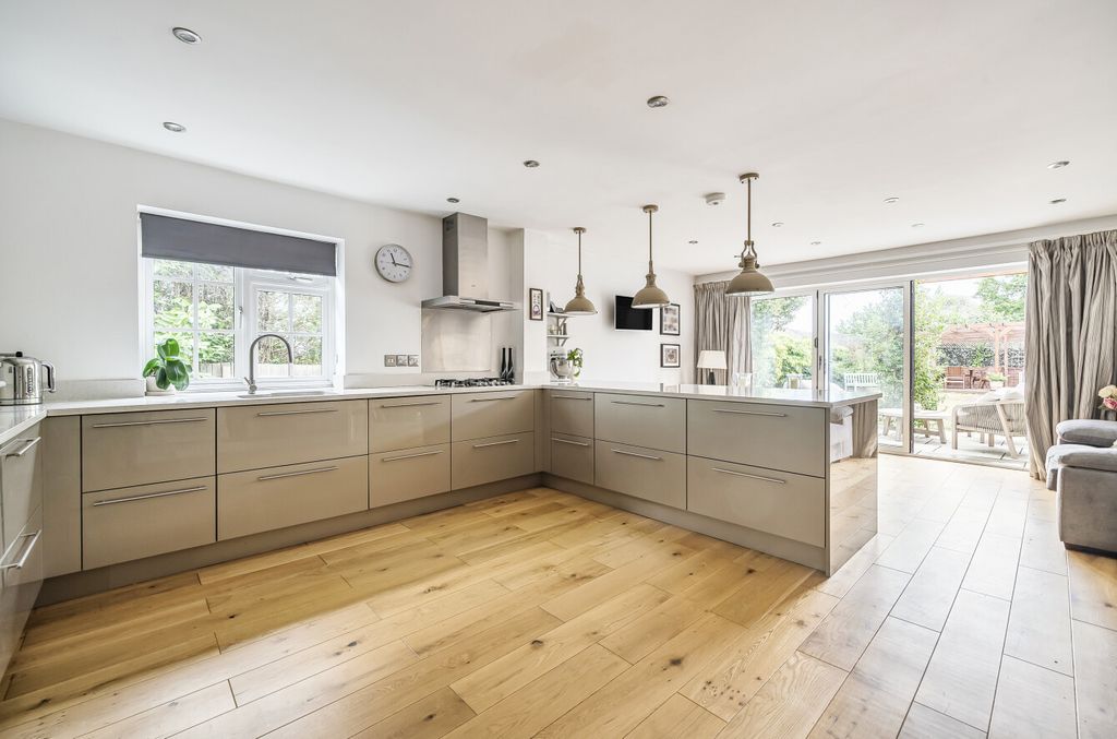 Property photo 2 of 28 1345899-18-68B6d3...