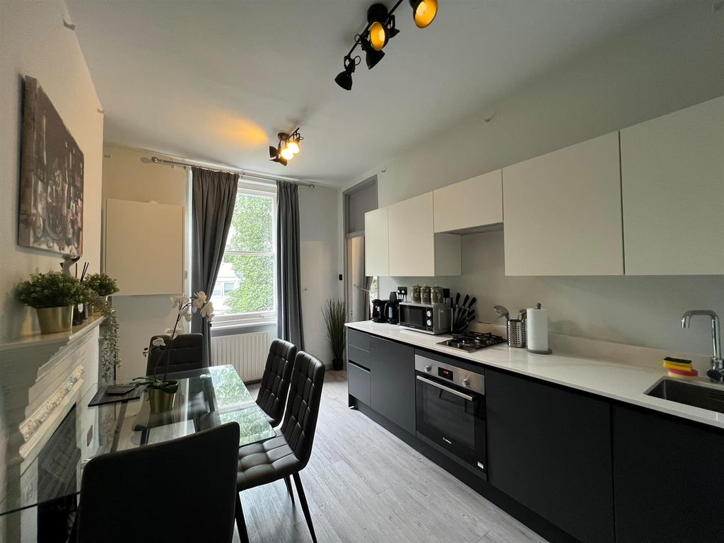 Property photo 3 of 13 B5761327-0c82-41d2-A921-Beb856A471A4.Jpg