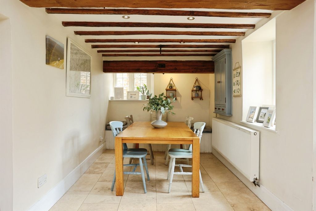 Property photo 2 of 30