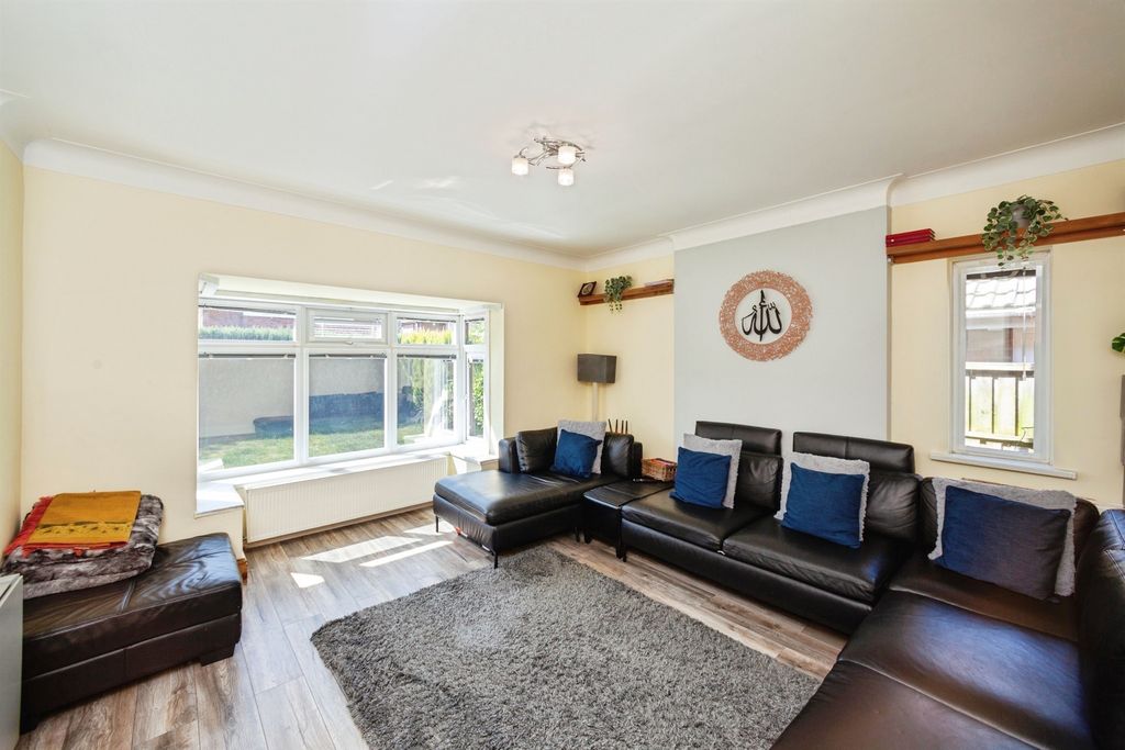 Property photo 2 of 17