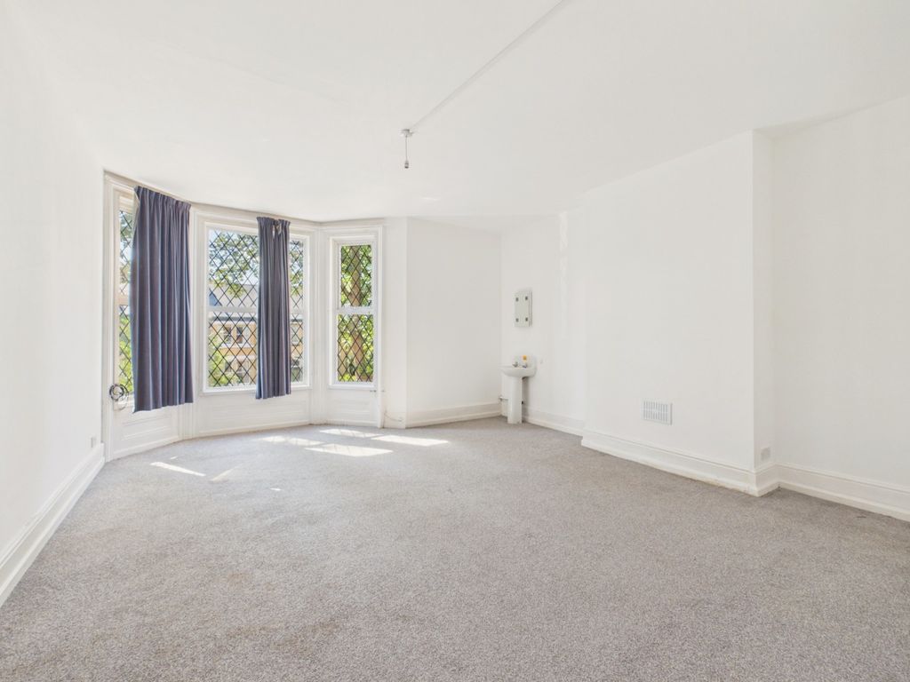 Property photo 3 of 32 4952375