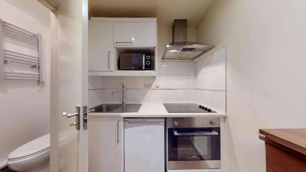 Property photo 2 of 8 Kitchen