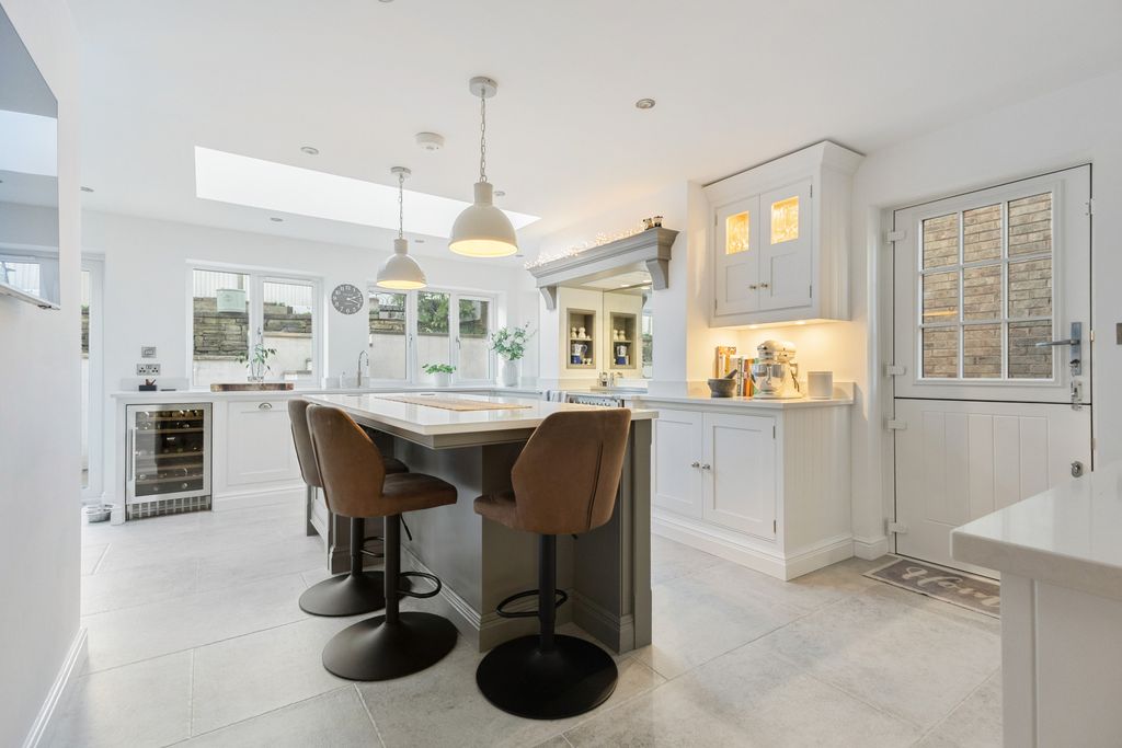 Property photo 2 of 26 Kitchen