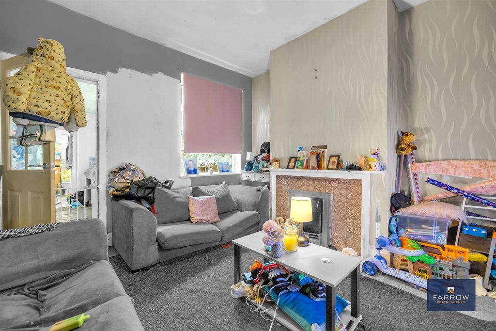 Property photo 2 of 20 Living Room