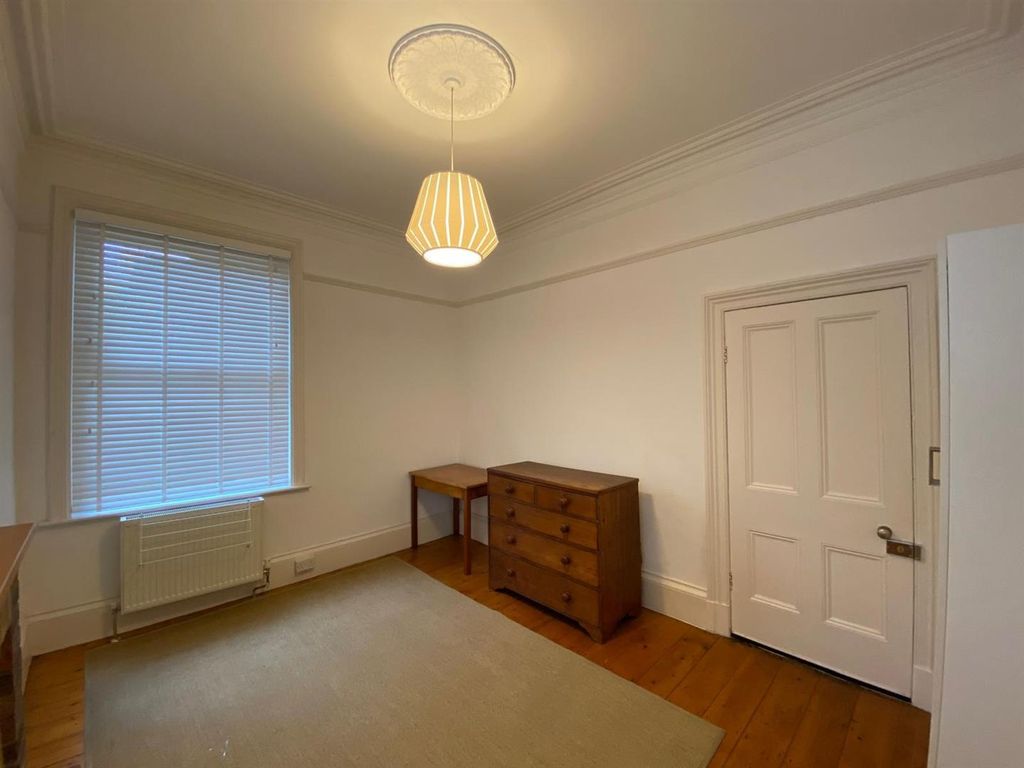 Property photo 3 of 33