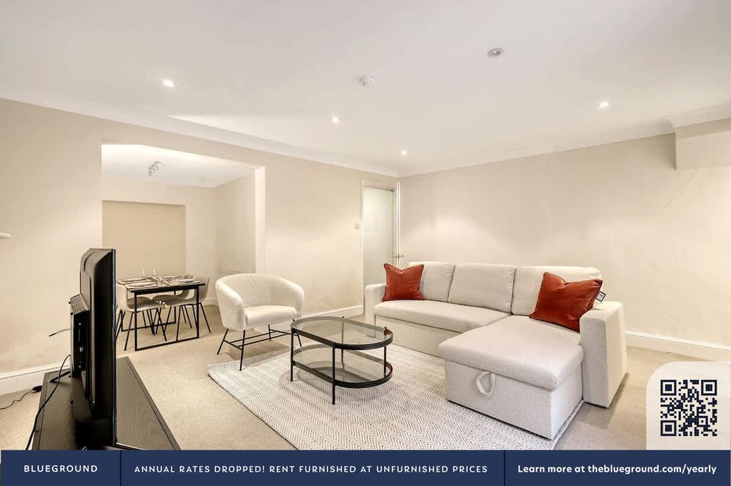 Property photo 3 of 28 Living Room