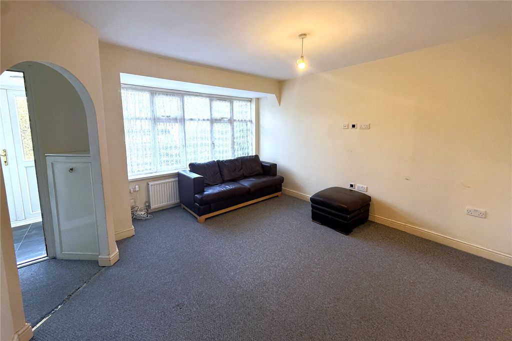 Property photo 2 of 16 Picture No. 12