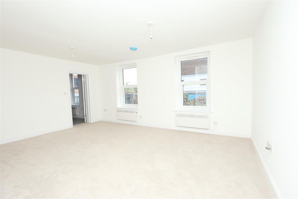 Property photo 2 of 11 Living Room