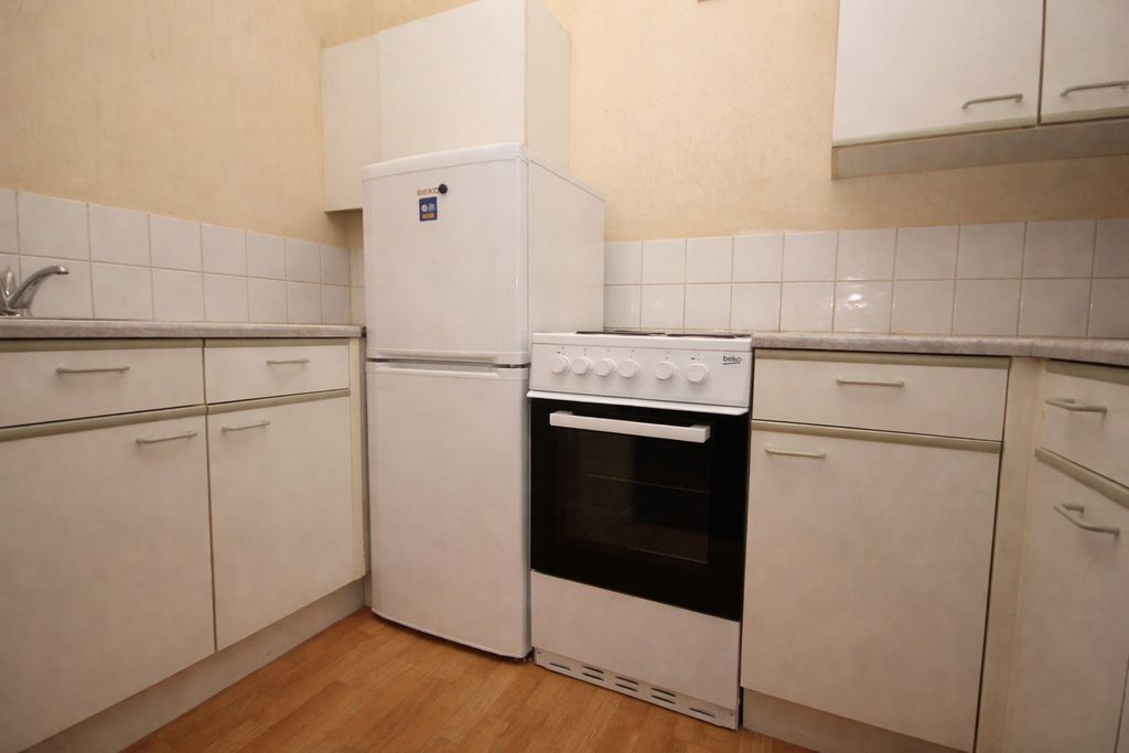 Property photo 3 of 7 Kitchen