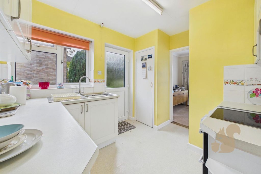 Property photo 3 of 16 Kitchen