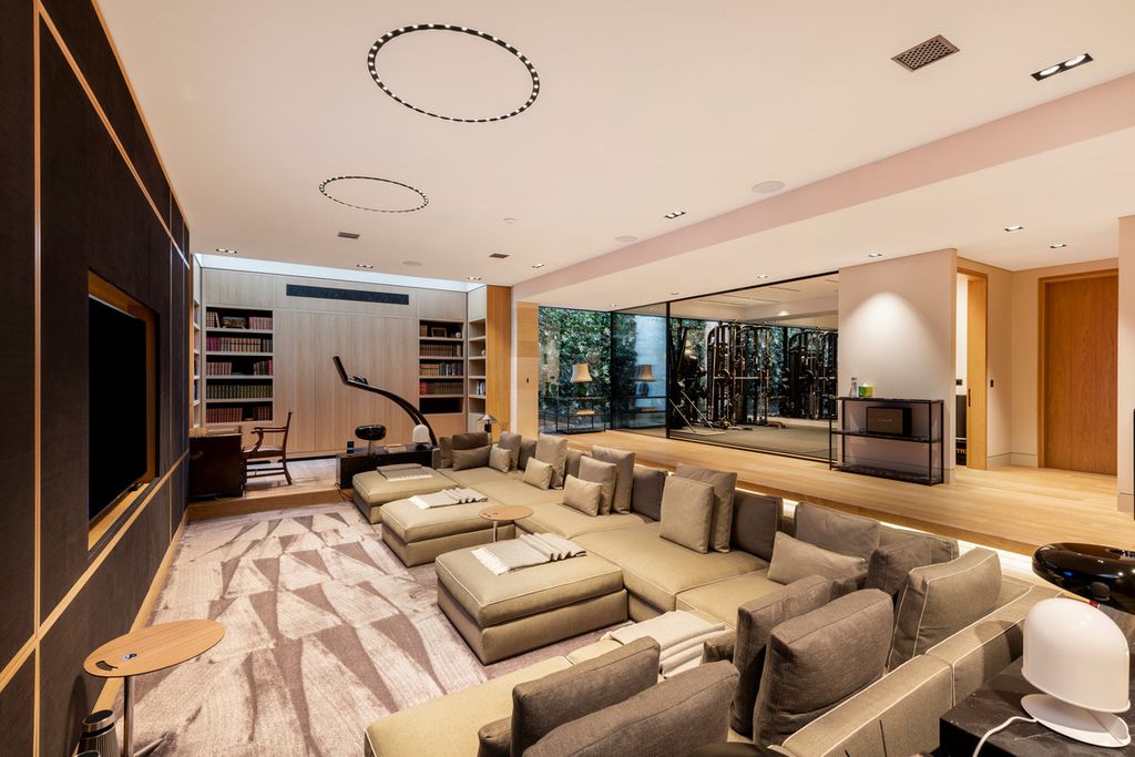 Property photo 2 of 22