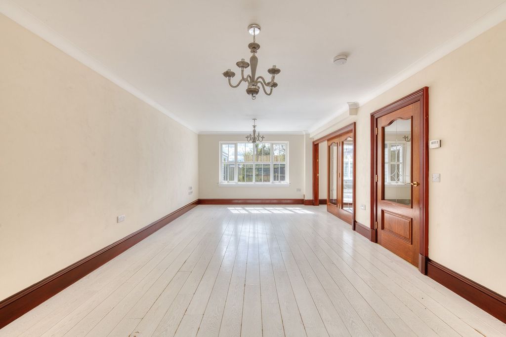 Property photo 3 of 37