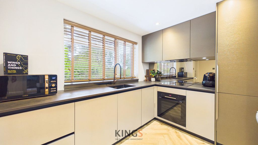 Property photo 2 of 19 Kitchen
